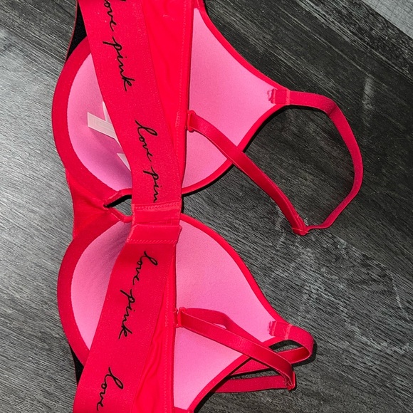 Red bra - Picture 2 of 3